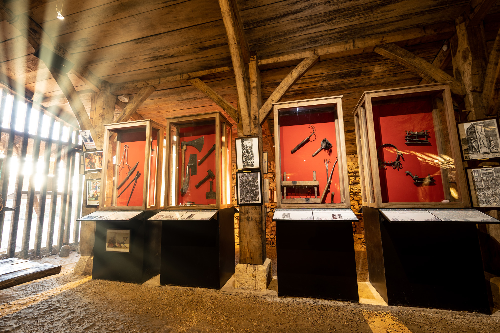 maison forte de reignac armes