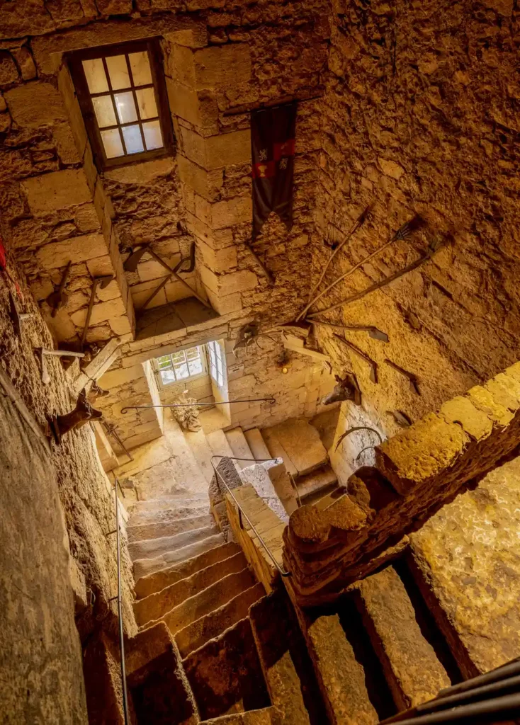 maison forte de reignac escalier