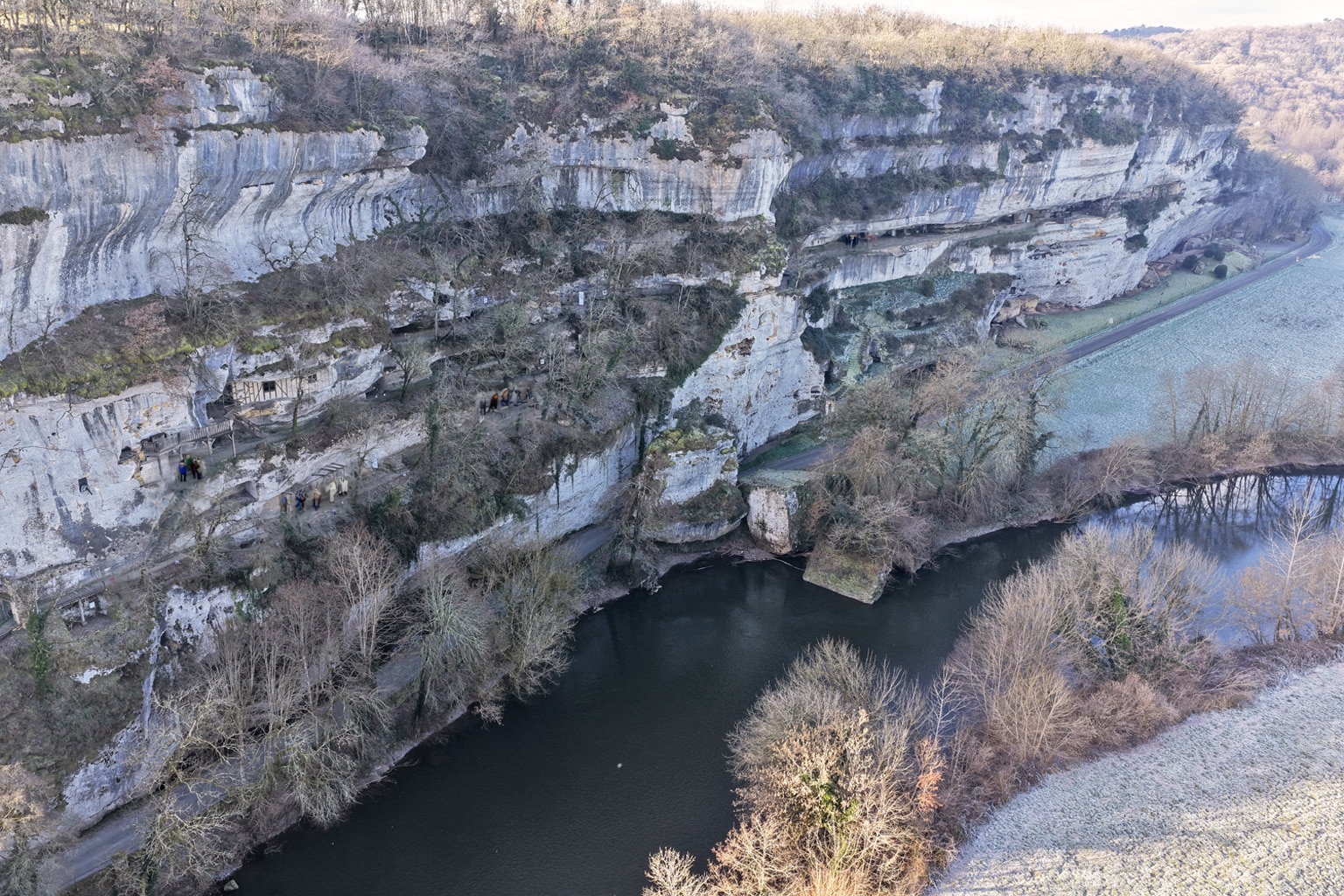 la roque globale en hiver avec des gens